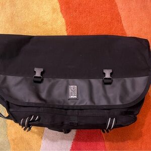 Chrome Industries Citizen Messenger Bag Black Crossbody Seatbelt Buckle